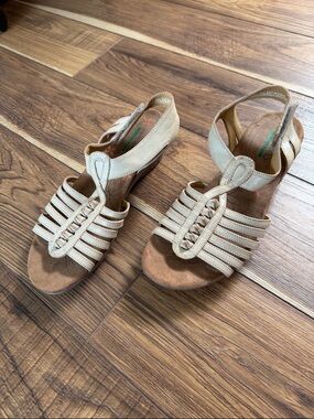 BareTraps Cream Strappy T‑Bar Wedge Sandals